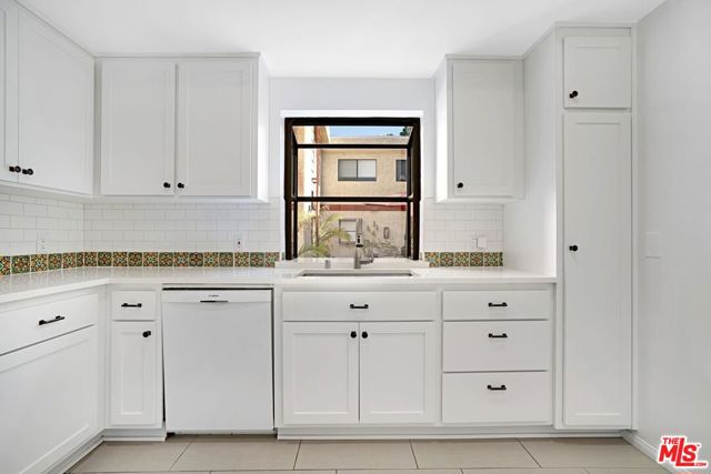 11274 West Morrison Street, 3 photo 8