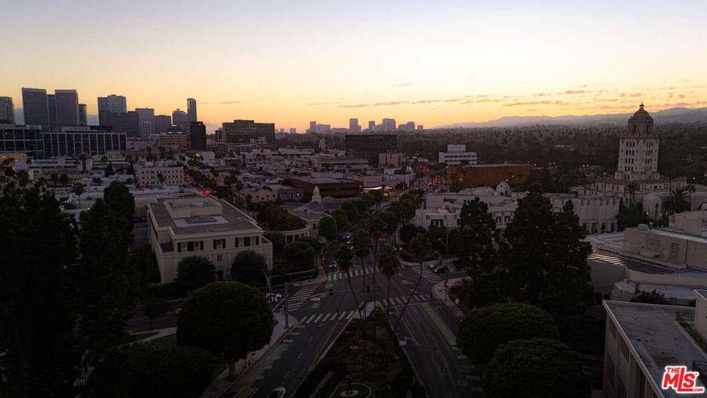 https://media.crmls.org/mediaz/bb2f24b5-29a7-4aaf-b10f-3a9326eb9279.jpg?preset=X-Large