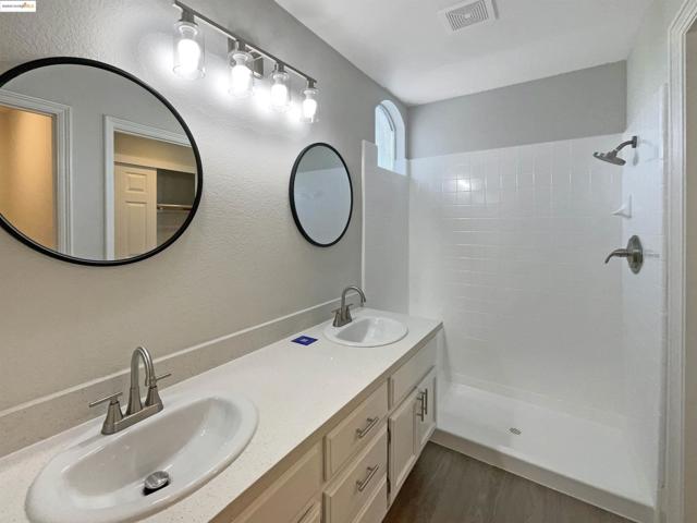 5214 Pavilion Ct, Fairfield CA: https://media.crmls.org/mediaz/bb2f4373-e6eb-4a8a-b980-ff6eb9ddbdf8.jpg