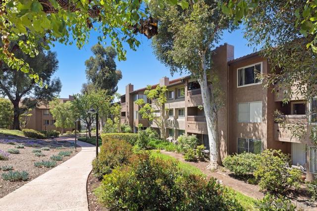 10325 Caminito Cuervo, San Diego CA: https://media.crmls.org/mediaz/bb2fc6b7-009c-49ae-a970-02d7440f3eab.jpg