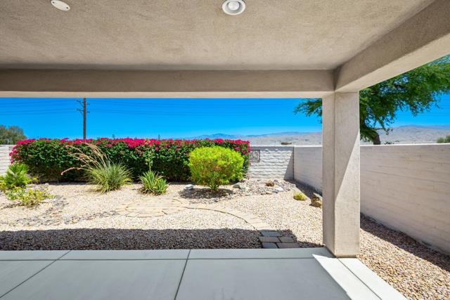 80208 Avd Linda Vista, Indio CA: https://media.crmls.org/mediaz/bb2ffd03-deff-4cf8-bd05-80ea0727d130.jpg