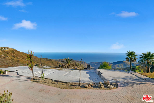 23010 Saddle Peak Road, Topanga CA: https://media.crmls.org/mediaz/bb30231b-69af-48f0-b15b-da8a5dd063bf.jpg
