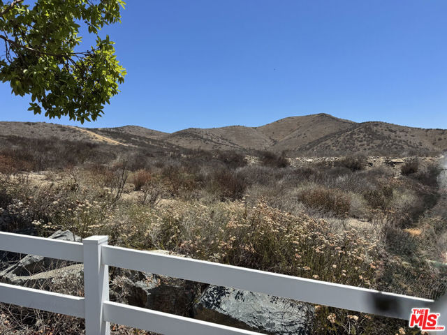 15775 Laurel Branch Ct, Riverside CA: https://media.crmls.org/mediaz/bb306c5b-3fbe-43f0-9721-437b79e53365.jpg