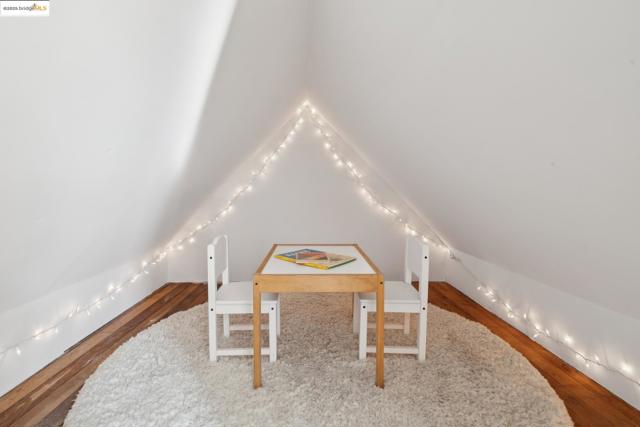 1143 Keith Ave, Berkeley CA: https://media.crmls.org/mediaz/bb30a639-e781-4d32-bbfe-a0a376370151.jpg