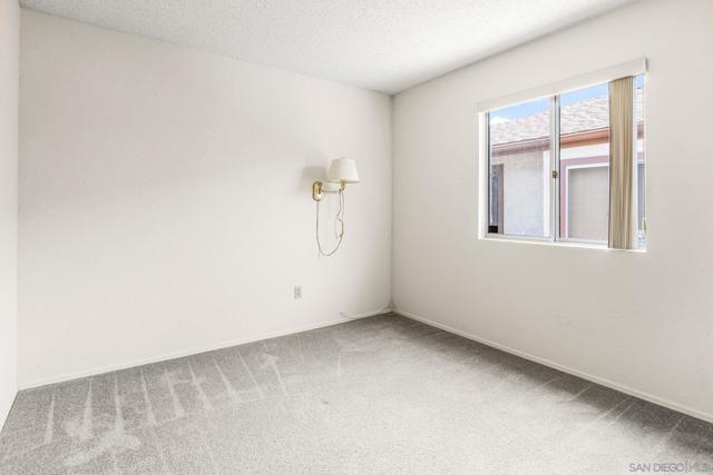 628 Via Santa Paulo, Vista CA: https://media.crmls.org/mediaz/bb30adab-4012-4cab-8207-79fcb6d5186f.jpg