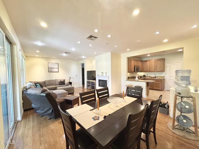 1430 Windshore Way, Oxnard CA: https://media.crmls.org/mediaz/bb31573a-e945-40c1-8b8e-9f0e4ae32a74.jpg
