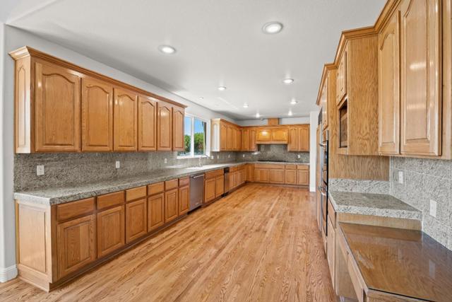 12320 Highland Estates Lane, San Martin CA: https://media.crmls.org/mediaz/bb31cd33-9ce3-4be7-9126-92e69fc1b625.jpg