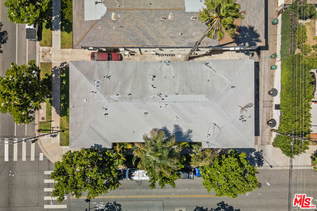 272 S Doheny Drive, Beverly Hills CA: https://media.crmls.org/mediaz/bb322579-65a8-476f-aa30-1cb5b111e9fc.jpg