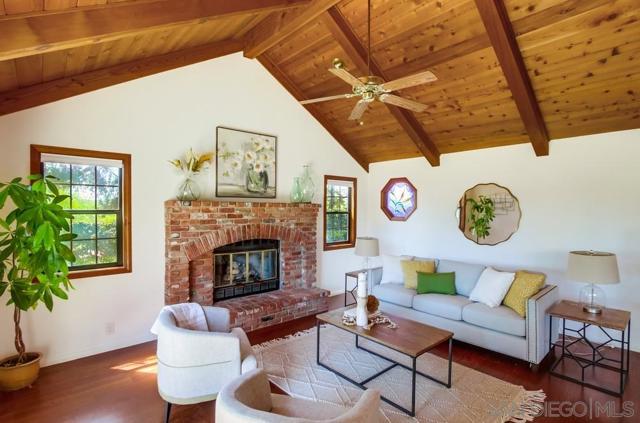 2336 Rancho Diego Ct, Escondido CA: https://media.crmls.org/mediaz/bb3263af-c043-4278-991c-39992b19de29.jpg