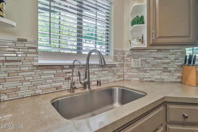 2433 Calle Narciso, Thousand Oaks CA: https://media.crmls.org/mediaz/bb327e0c-8fa8-48d7-b54f-ec44c90ed1e8.jpg