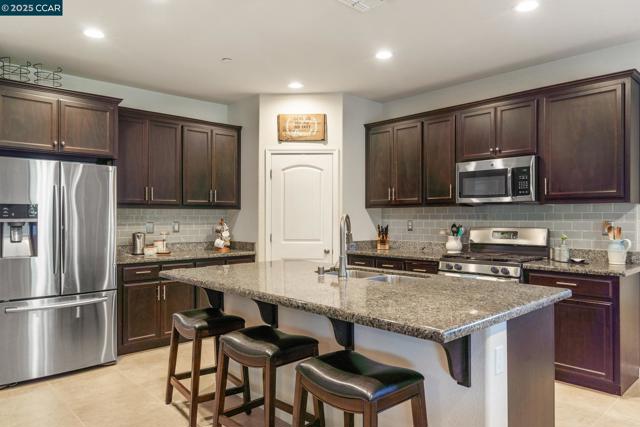 7100 Metcalf Way, Hughson CA: https://media.crmls.org/mediaz/bb32c7dc-5c08-4d96-8520-66136f561be0.jpg