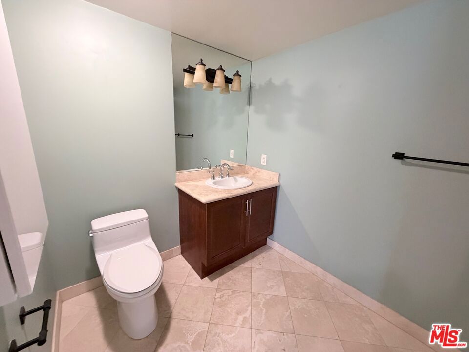 https://media.crmls.org/mediaz/bb331675-01c1-42df-826f-aa82c98c1b2c.jpg?preset=X-Large