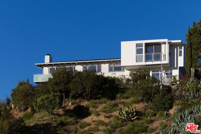 6300 Mulholland Highway, Los Angeles CA: https://media.crmls.org/mediaz/bb338d10-eced-4354-ae04-3ba2318dfc14.jpg