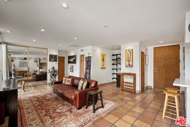 100 S Doheny Drive, Los Angeles CA: https://media.crmls.org/mediaz/bb33a3c6-0ff8-47e5-9506-df368fb23970.jpg