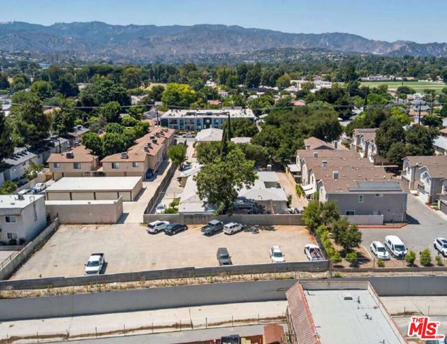 24966 Walnut Street, Santa Clarita CA: https://media.crmls.org/mediaz/bb3491e5-5e8c-43cd-aaf2-56f61e5ca63a.jpg