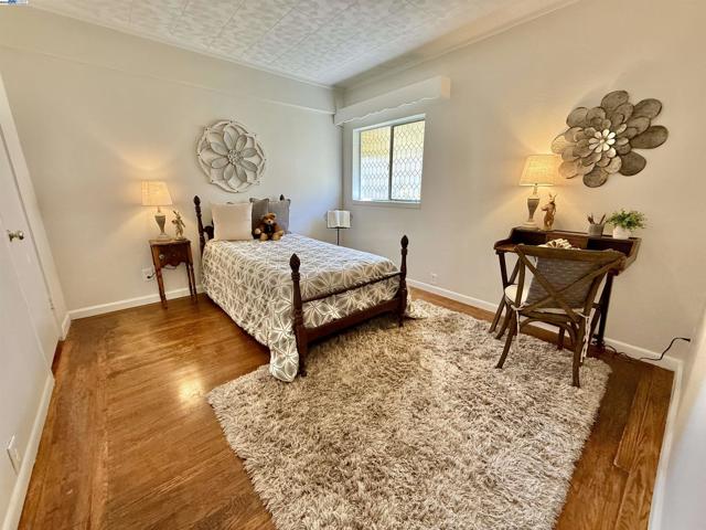 Image 28 of 57 For 574 Lewis Ave