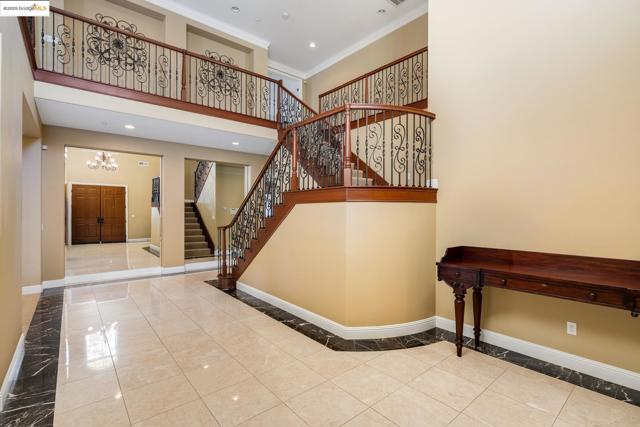 30 Arundel Dr, Hayward CA: https://media.crmls.org/mediaz/bb34ba00-bb06-478f-9e66-59db901fa181.jpg