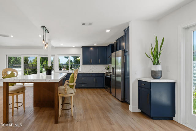2257 Glastonbury Road, Westlake Village CA: https://media.crmls.org/mediaz/bb352d4b-df9f-4ab2-88d8-cede85f50fbb.jpg