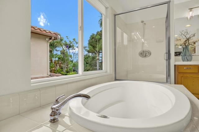 7301 Seafarer Pl, Carlsbad CA: https://media.crmls.org/mediaz/bb354083-5106-45a4-9fc0-afac18ed74c1.jpg