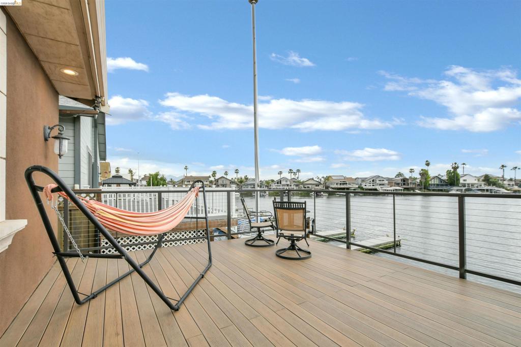 https://media.crmls.org/mediaz/bb35f89f-3044-4ac6-8331-d0e20d5e2dea.jpg?preset=X-Large