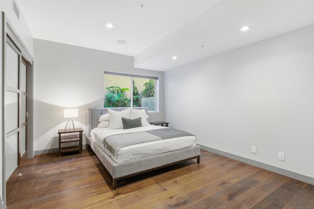 Image 34 of 60 For 2372 Oxford Ave