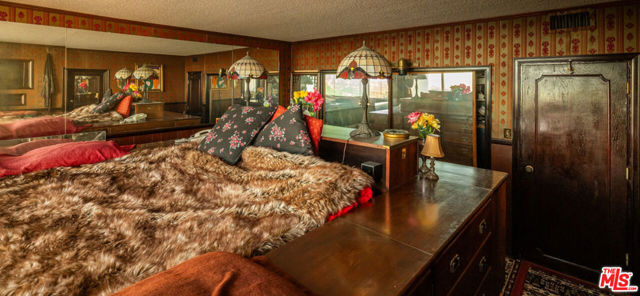 8787 Shoreham Drive, West Hollywood CA: https://media.crmls.org/mediaz/bb3680d4-9724-42b4-901e-6950db5b8407.jpg