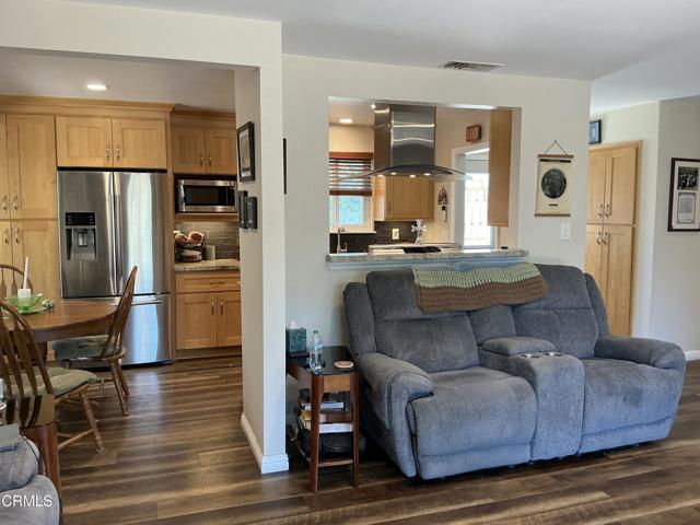 285 Second Street, Moorpark CA: https://media.crmls.org/mediaz/bb36d862-c933-4bc7-99b3-7eb1c9f87922.jpg