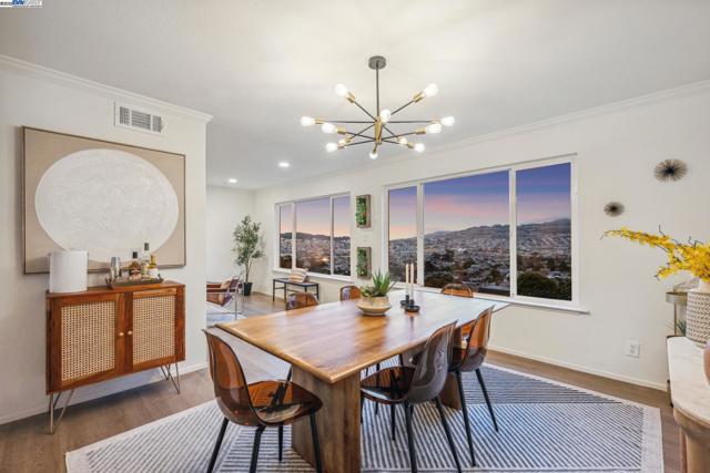 471 JOOST AVENUE, San Francisco CA: https://media.crmls.org/mediaz/bb36dee8-e7ee-4539-8d7d-a365fcb27264.jpg