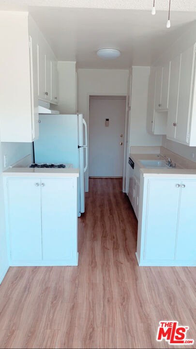 11081 ROSE Avenue, Los Angeles CA: https://media.crmls.org/mediaz/bb36f7bc-d147-4219-98f0-3572db44166a.jpg