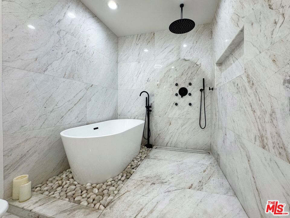 https://media.crmls.org/mediaz/bb37311c-9cbc-4ac9-be73-dba6daa72c66.jpg?preset=X-Large