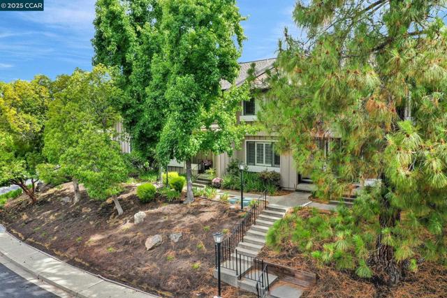 1430 Tampico Pl, Walnut Creek CA: https://media.crmls.org/mediaz/bb37b4e5-4edf-4e50-8ce9-18deb513cfd6.jpg