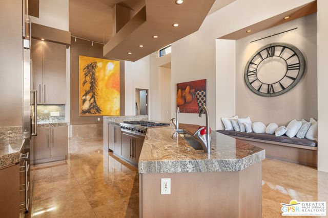 4 Paradise Cove Court, Rancho Mirage CA: https://media.crmls.org/mediaz/bb37e2c5-807c-4ef3-8138-1989477e75e3.jpg