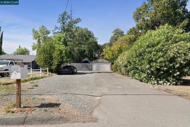 1580 3rd Ave, Walnut Creek CA: https://media.crmls.org/mediaz/bb38398b-16ef-49c3-8536-e4d3572411f3.jpg
