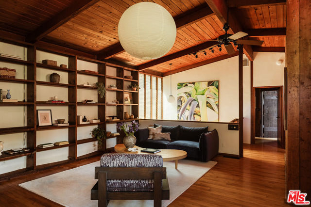 10412 Hebron Lane, Los Angeles CA: https://media.crmls.org/mediaz/bb384fb9-459d-4963-86c8-bbf7b9427098.jpg