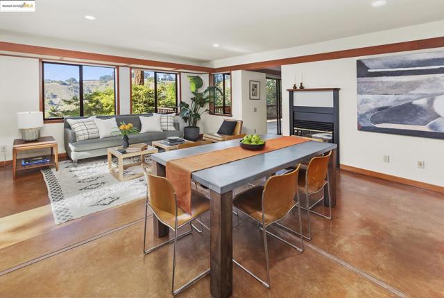 25 Dartmouth Dr, Berkeley CA: https://media.crmls.org/mediaz/bb38a979-40c3-4cf9-a84d-408ec6d3790d.jpg