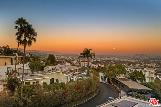 8411 Hollywood Boulevard, Los Angeles CA: https://media.crmls.org/mediaz/bb39f9f0-4e5a-4c7d-82dd-b8151d9ae299.jpg