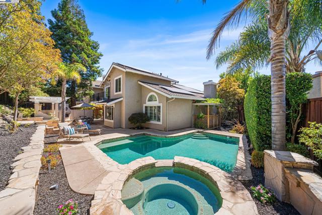 639 Canyon Crest Rd East, San Ramon CA: https://media.crmls.org/mediaz/bb3b330b-6397-4461-b577-c7a13abe897a.jpg