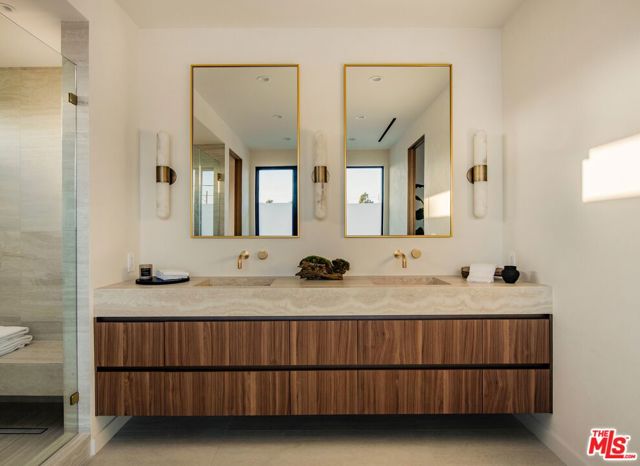 12806 Admiral Avenue, Los Angeles CA: https://media.crmls.org/mediaz/bb3bcd33-c8b9-4454-bf3e-5c786cdc9d44.jpg