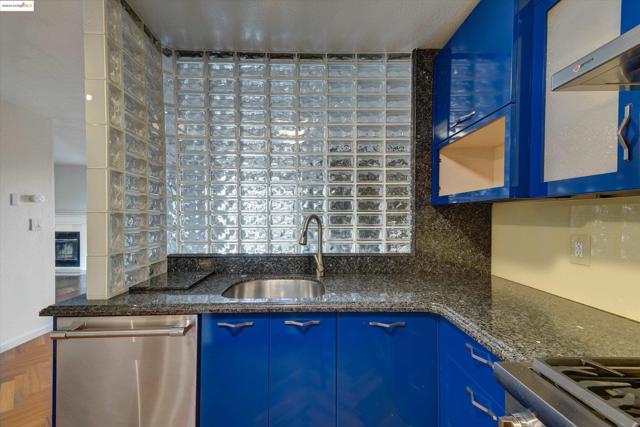 805 Red Leaf Court, San Francisco CA: https://media.crmls.org/mediaz/bb3c511a-6576-40c3-93ab-6c363d4c3f65.jpg