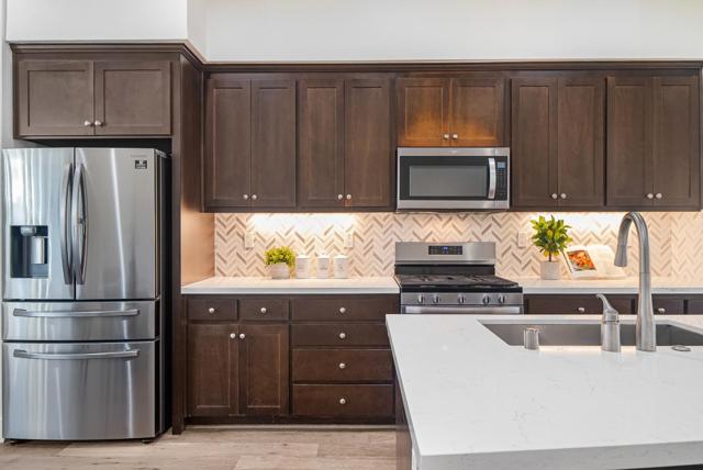 329 Cherokee Loop, Mountain View CA: https://media.crmls.org/mediaz/bb3d26bf-295d-4996-8890-6f7f2a344c2a.jpg