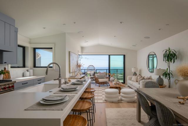 2262 Cambridge Ave, Cardiff by the Sea CA: https://media.crmls.org/mediaz/bb3d5e19-dae6-48af-8007-1cf541a16d8e.jpg