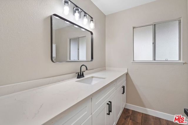 2749 Amber Wood Place, Thousand Oaks CA: https://media.crmls.org/mediaz/bb3d9b5c-d5fa-4e2d-ab2c-0164e2100dc8.jpg