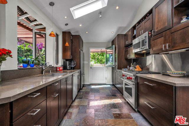3275 Dos Palos Drive, Los Angeles CA: https://media.crmls.org/mediaz/bb3e0f0e-e544-43d8-8212-592d343bdc15.jpg