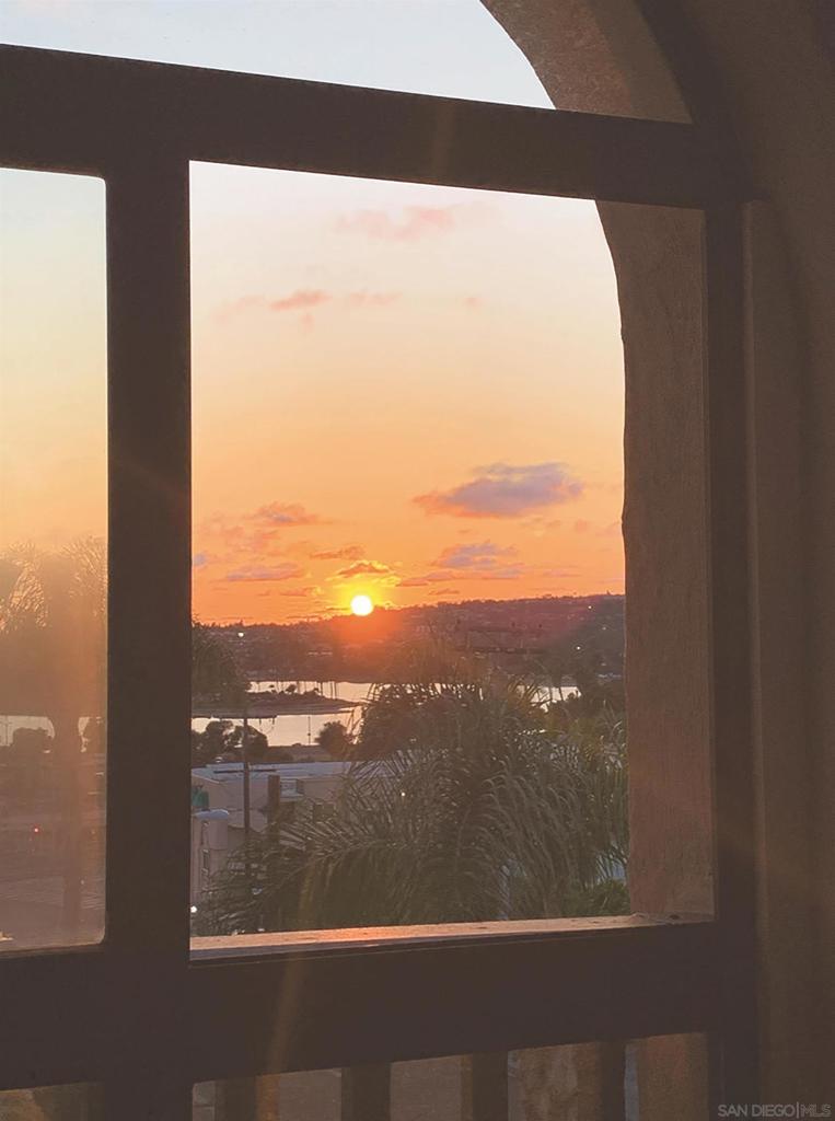 https://media.crmls.org/mediaz/bb3e80e8-9d00-4e24-8ad2-5bcb01a8ade2.jpg?preset=X-Large