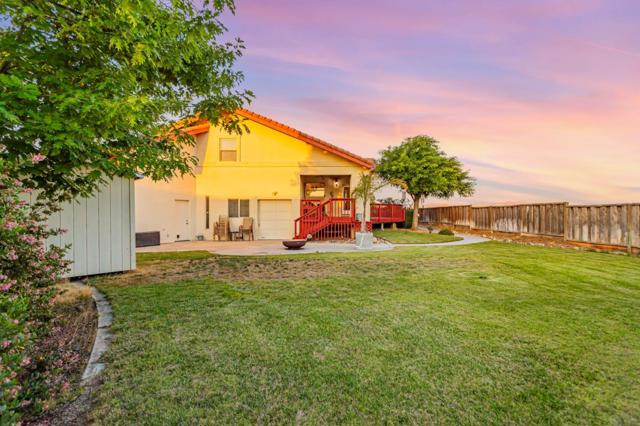 50 Schmidt Court, Hollister CA: https://media.crmls.org/mediaz/bb3e919f-8a97-4f3a-b2e8-9272d12cc278.jpg