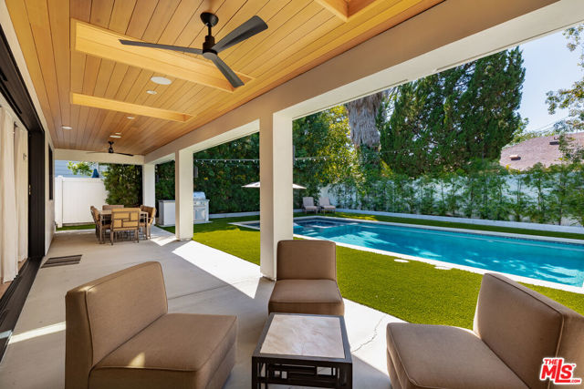 4961 Noeline Avenue, Encino CA: https://media.crmls.org/mediaz/bb3f4bf9-717d-4bd7-b759-c0d8e09a1f69.jpg