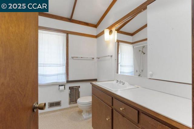 144 Castle Crest Rd, Alamo CA: https://media.crmls.org/mediaz/bb403066-d632-4f34-8957-1d2e7313cbde.jpg
