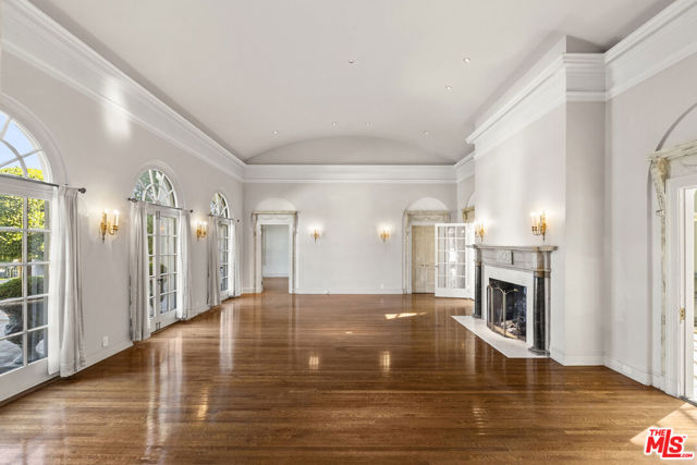 803 N Rexford Drive, Beverly Hills CA: https://media.crmls.org/mediaz/bb40486c-2126-4f73-b921-385585df9491.jpg