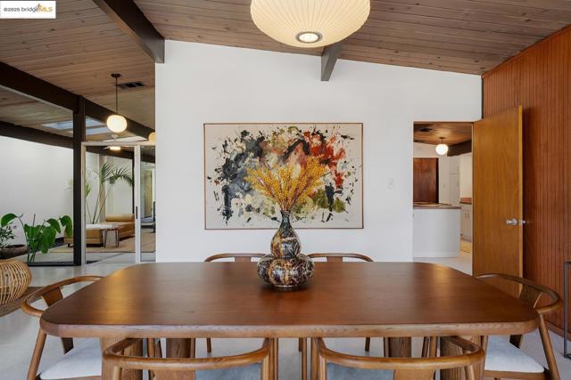 4020 Salem ST, Concord CA: https://media.crmls.org/mediaz/bb40f9bf-05c5-45d7-8289-8e098aeb662d.jpg