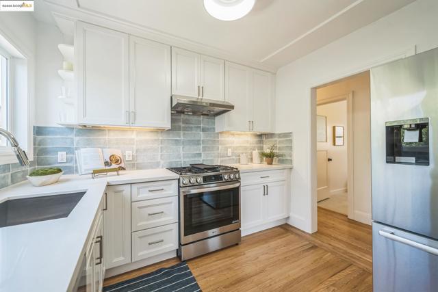 1515 Derby St, Berkeley CA: https://media.crmls.org/mediaz/bb417624-105f-430b-bf76-4c7cb6509055.jpg